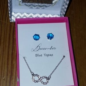 NWT Earrings necklace set